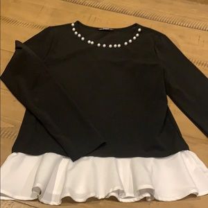 Excellent shape bell blouse w embellishments